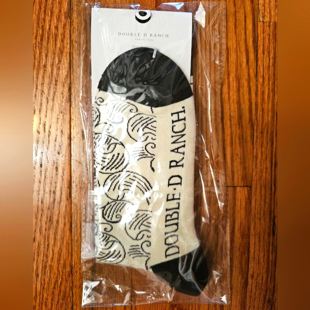 NWT Double D Ranch Cream and Black Patterned Socks One Size Fits All - Picture 2 of 3